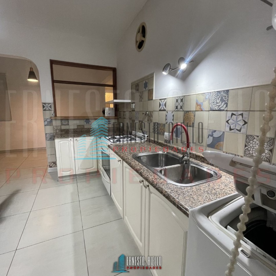A. CASA DE 4 AMBIENTES CON QUINCHO, PATIO Y DOS DEPTOS DE 2 AMBIENTES EN EL MISMO LOTE EN VENTA