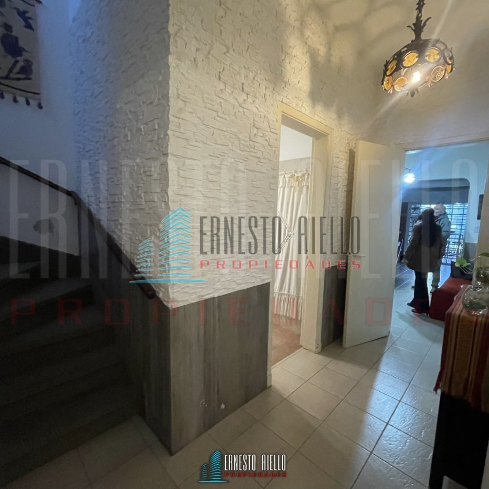 A. CASA DE 4 AMBIENTES CON QUINCHO, PATIO Y DOS DEPTOS DE 2 AMBIENTES EN EL MISMO LOTE EN VENTA