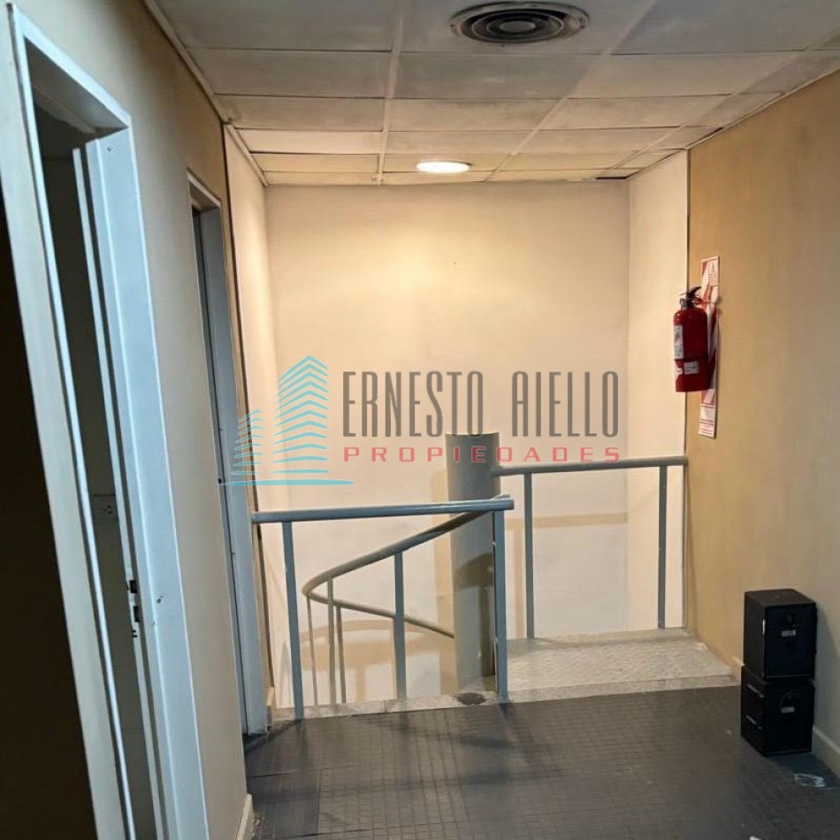 A. VENTA IMPECABLE LOCAL COMERCIAL EN CENTRO QUILMES