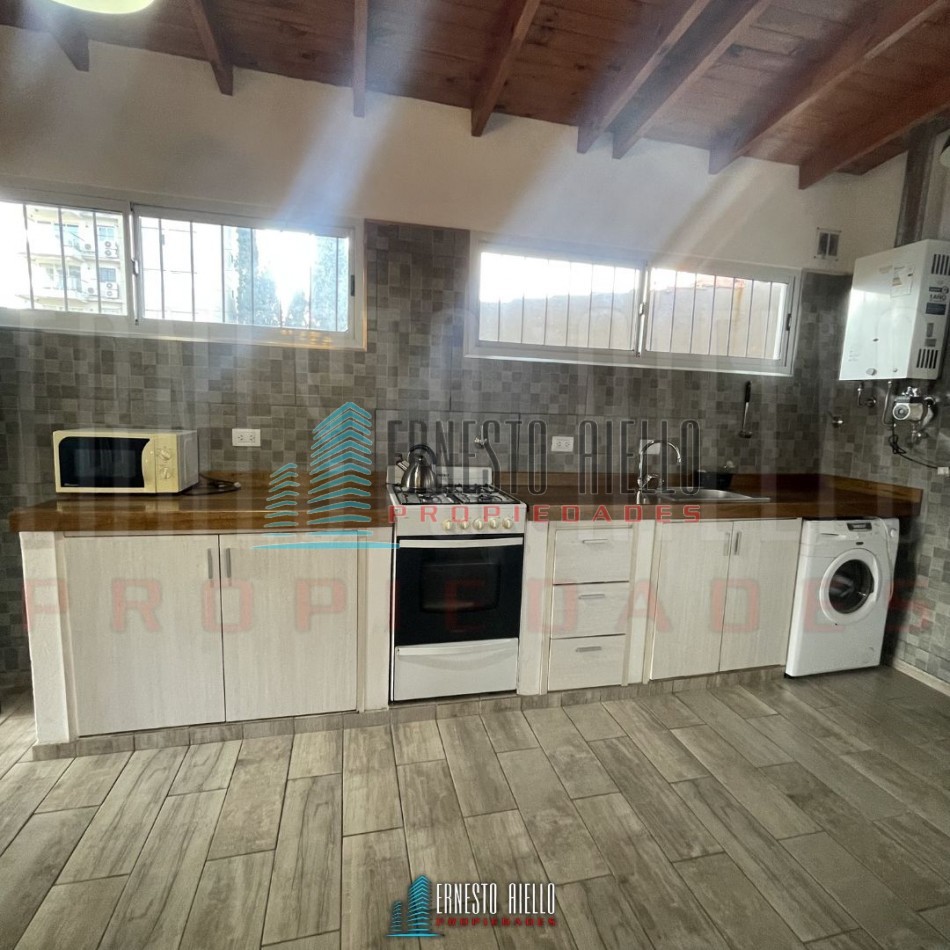A. CASA DE 4 AMBIENTES CON QUINCHO, PATIO Y DOS DEPTOS DE 2 AMBIENTES EN EL MISMO LOTE EN VENTA