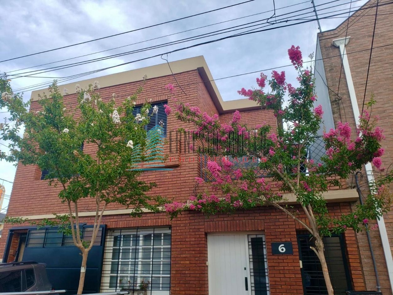 A. CASA DE 4 AMBIENTES CON QUINCHO, PATIO Y DOS DEPTOS DE 2 AMBIENTES EN EL MISMO LOTE EN VENTA