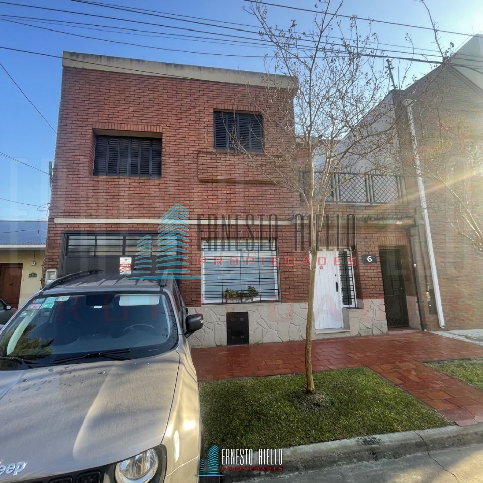 A. CASA DE 4 AMBIENTES CON QUINCHO, PATIO Y DOS DEPTOS DE 2 AMBIENTES EN EL MISMO LOTE EN VENTA