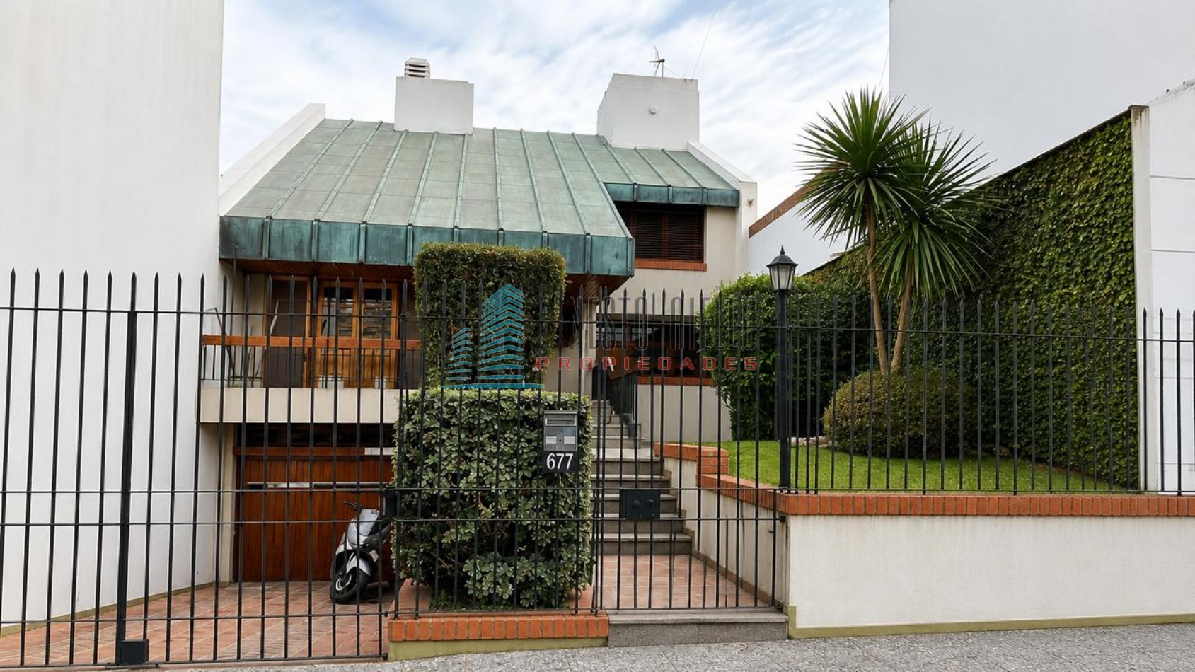 ESPECTACULAR CASA 5 AMBIENTES CON PISCINA EN BERNAL