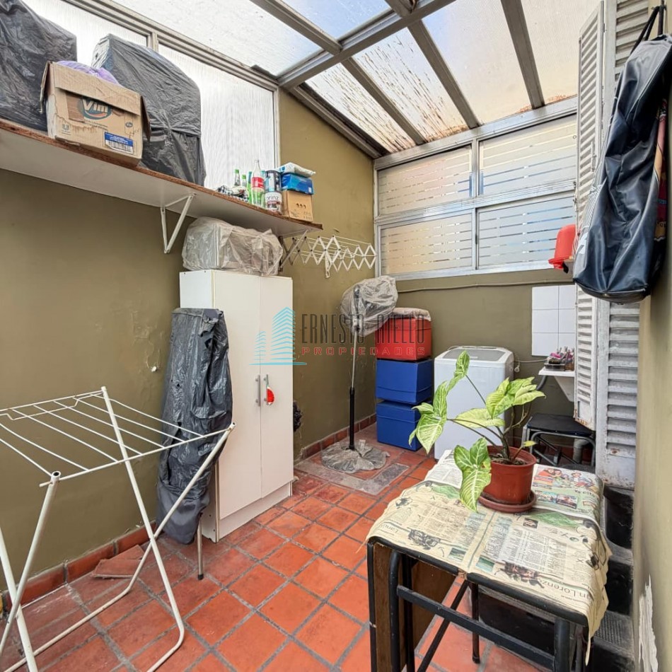 VENTA DEPARTAMENTO 3 AMBIENTES, CON PATIO, PRIMER PISO POR ESCALERA (1C) AL CONTRAFRENTE. 