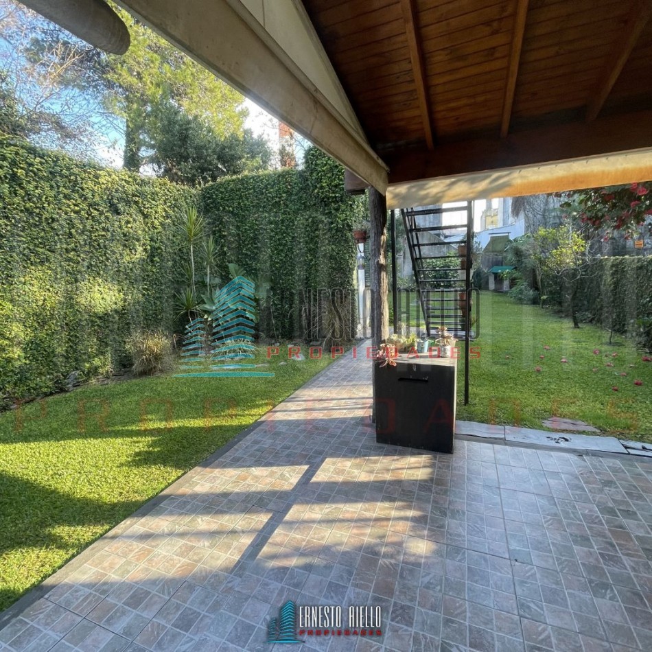 A. CASA DE 4 AMBIENTES CON QUINCHO, PATIO Y DOS DEPTOS DE 2 AMBIENTES EN EL MISMO LOTE EN VENTA