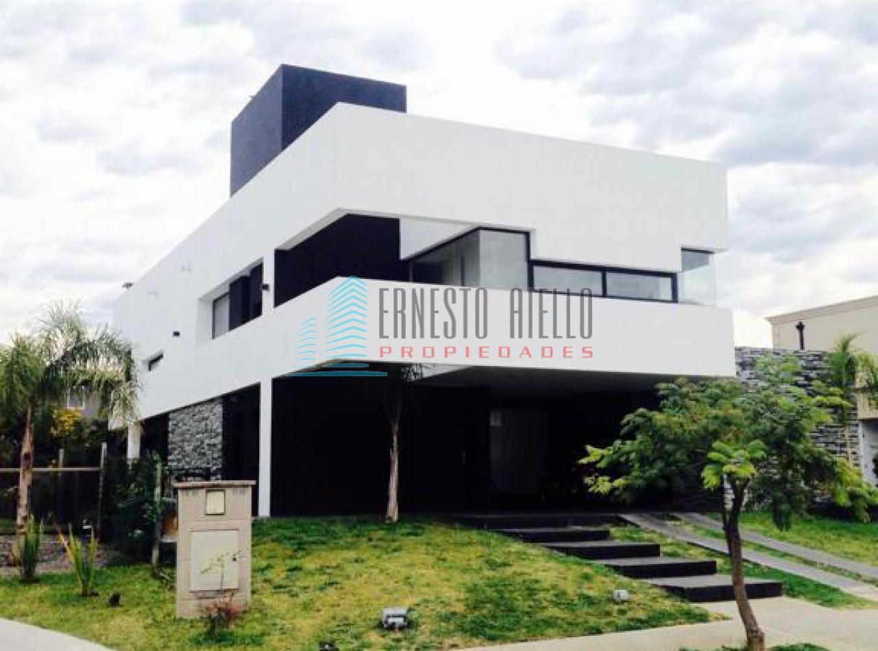 VENTA IMPECABLE CASA DE CINCO AMBIENTES EN NUEVO QUILMES. 
