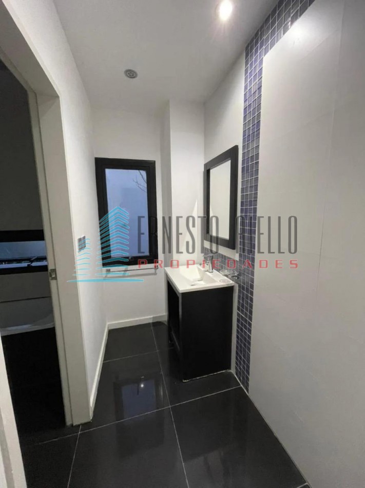 VENTA IMPECABLE CASA DE CINCO AMBIENTES EN NUEVO QUILMES. 
