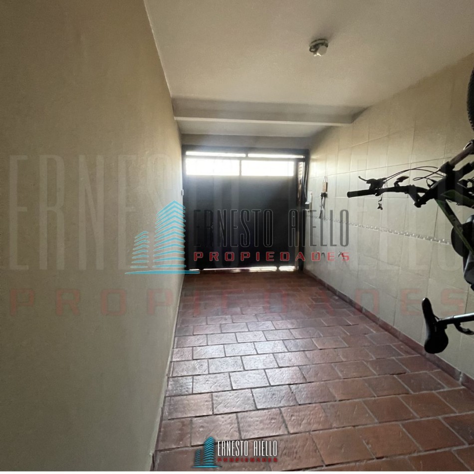 A. CASA DE 4 AMBIENTES CON QUINCHO, PATIO Y DOS DEPTOS DE 2 AMBIENTES EN EL MISMO LOTE EN VENTA