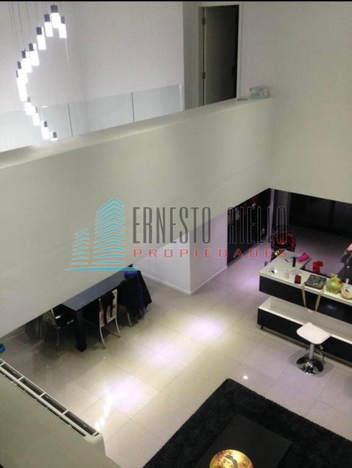 VENTA IMPECABLE CASA DE CINCO AMBIENTES EN NUEVO QUILMES. 