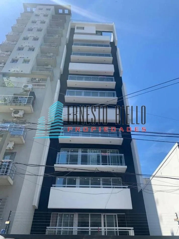 VENTA HERMOSO DEPARTAMENTO 2 AMBIENTES CON COCHERA EN QUILMES CENTRO