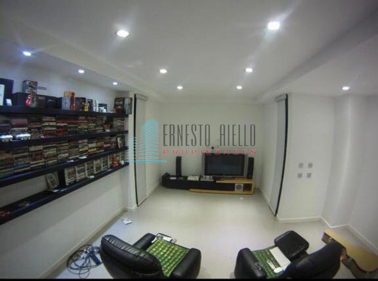 VENTA IMPECABLE CASA DE CINCO AMBIENTES EN NUEVO QUILMES. 