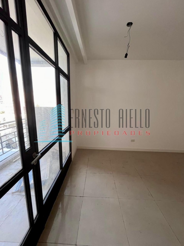 A. ALQUILER DEPARTAMENTO DE DOS AMBIENTES CON BALCON EN QUILMES CENTRO.