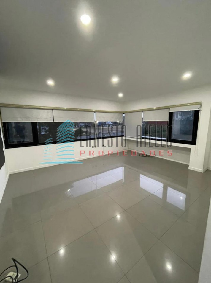 VENTA IMPECABLE CASA DE CINCO AMBIENTES EN NUEVO QUILMES. 