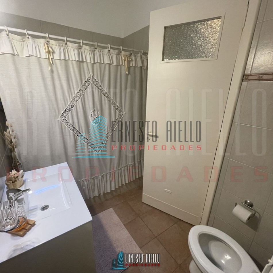 A. CASA DE 4 AMBIENTES CON QUINCHO, PATIO Y DOS DEPTOS DE 2 AMBIENTES EN EL MISMO LOTE EN VENTA