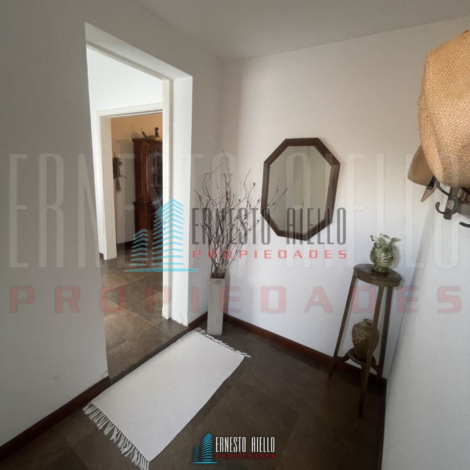 A. CASA DE 4 AMBIENTES CON QUINCHO, PATIO Y DOS DEPTOS DE 2 AMBIENTES EN EL MISMO LOTE EN VENTA