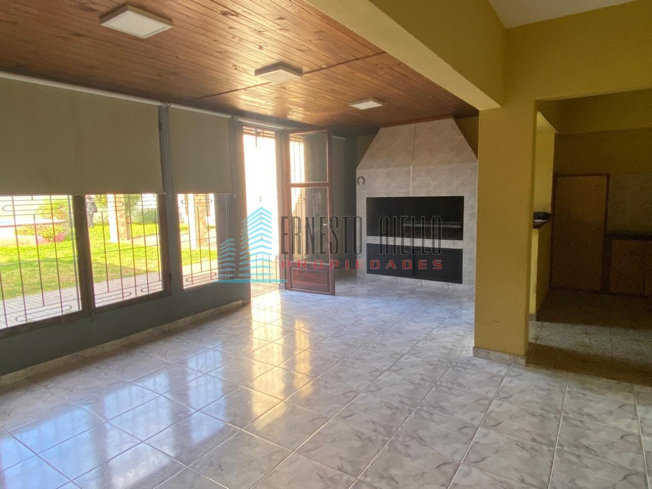 Venta Excelente Casa en Una Sola Planta con Piscina - Quilmes