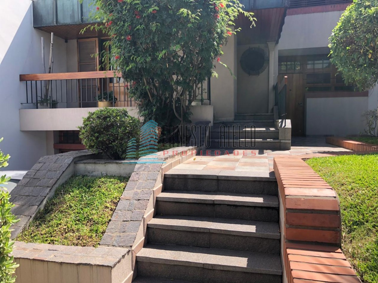 ESPECTACULAR CASA 5 AMBIENTES CON PISCINA EN BERNAL