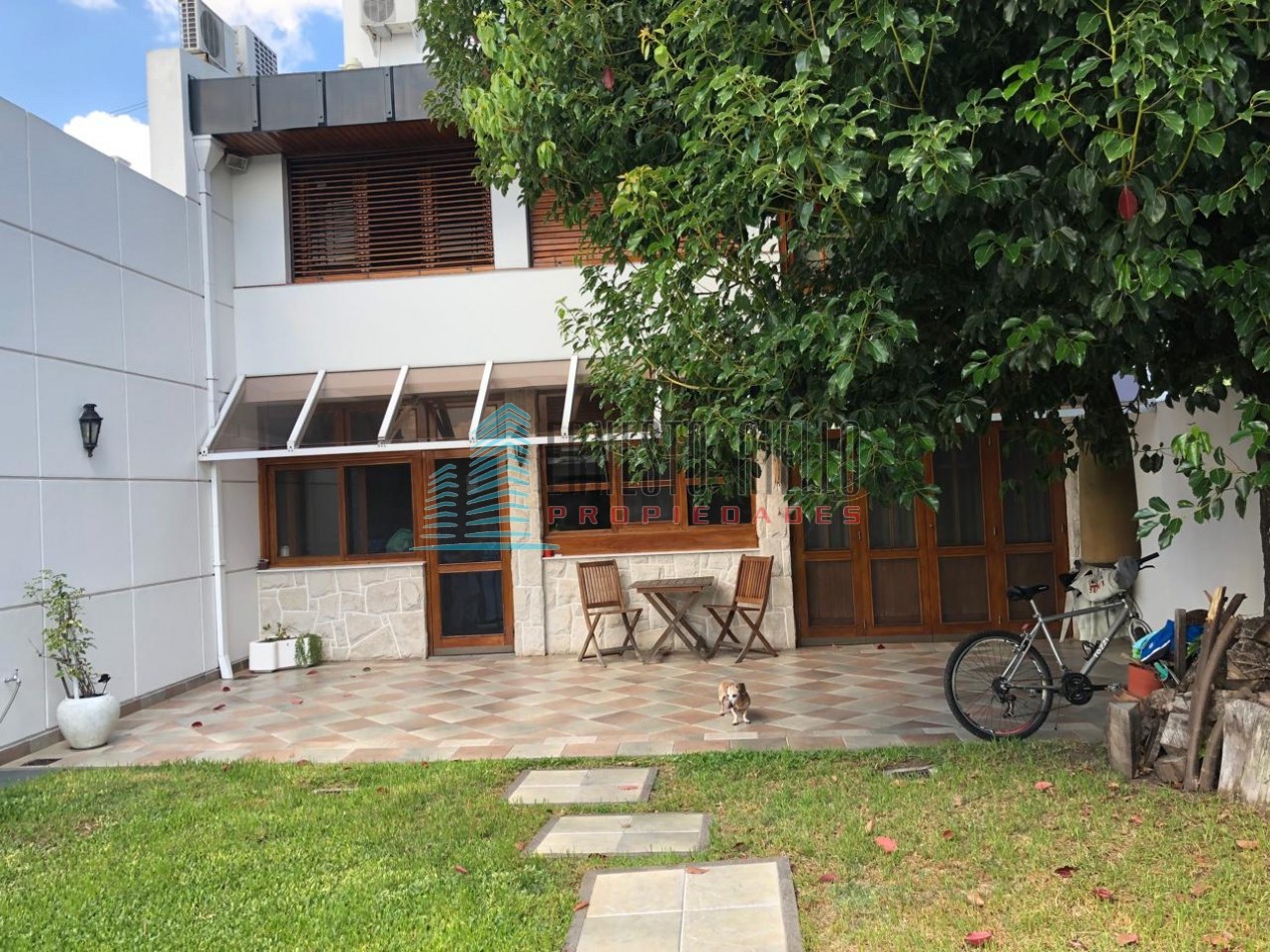 ESPECTACULAR CASA 5 AMBIENTES CON PISCINA EN BERNAL