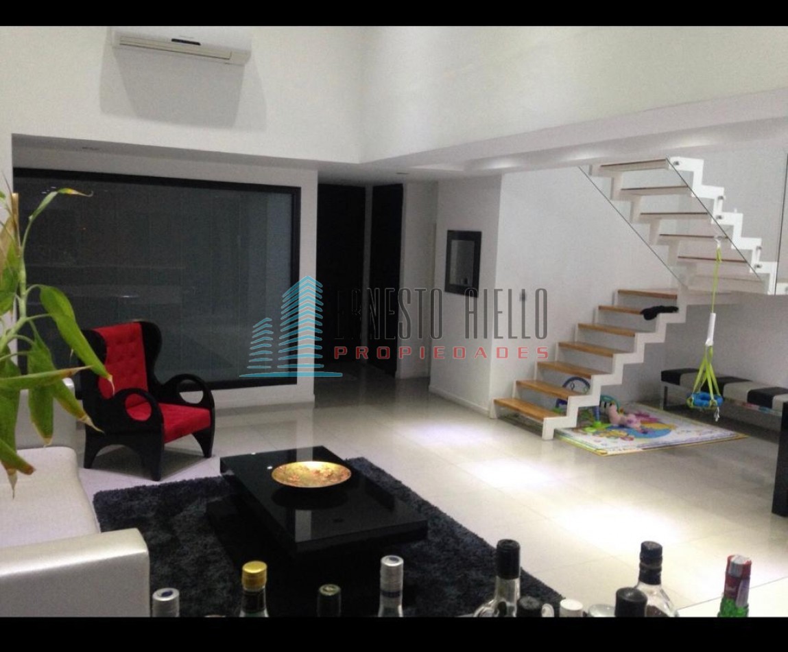 VENTA IMPECABLE CASA DE CINCO AMBIENTES EN NUEVO QUILMES. 