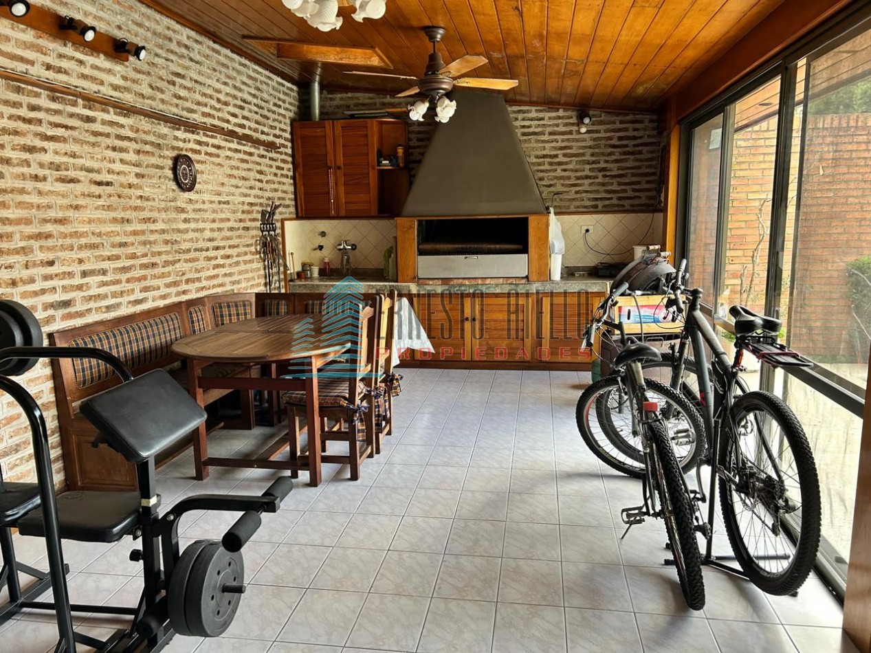 ESPECTACULAR CASA 5 AMBIENTES CON PISCINA EN BERNAL