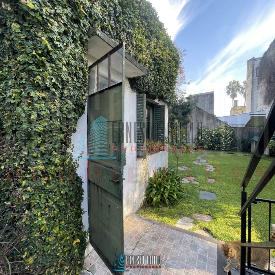 A. CASA DE 4 AMBIENTES CON QUINCHO, PATIO Y DOS DEPTOS DE 2 AMBIENTES EN EL MISMO LOTE EN VENTA