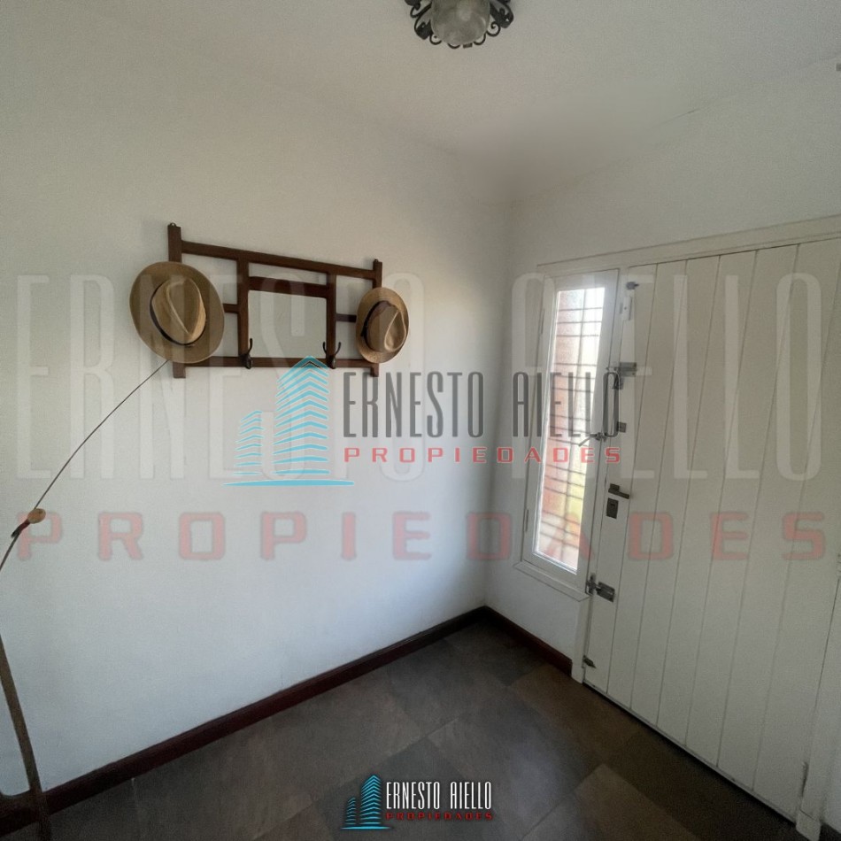 A. CASA DE 4 AMBIENTES CON QUINCHO, PATIO Y DOS DEPTOS DE 2 AMBIENTES EN EL MISMO LOTE EN VENTA