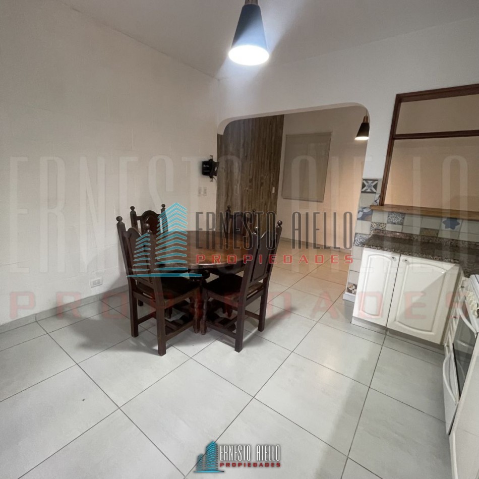 A. CASA DE 4 AMBIENTES CON QUINCHO, PATIO Y DOS DEPTOS DE 2 AMBIENTES EN EL MISMO LOTE EN VENTA