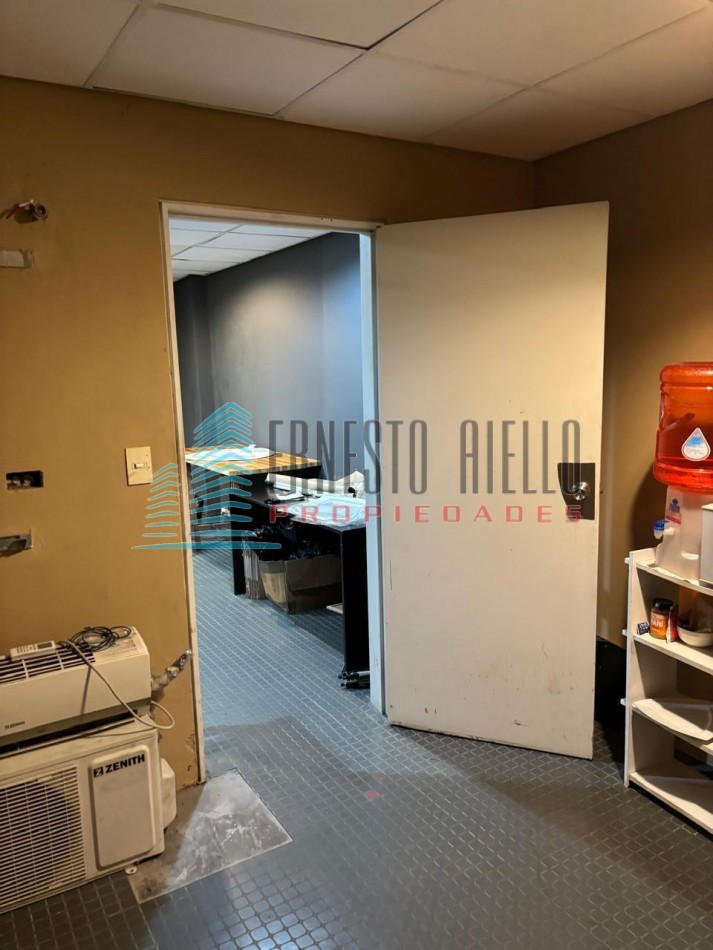 A. VENTA IMPECABLE LOCAL COMERCIAL EN CENTRO QUILMES
