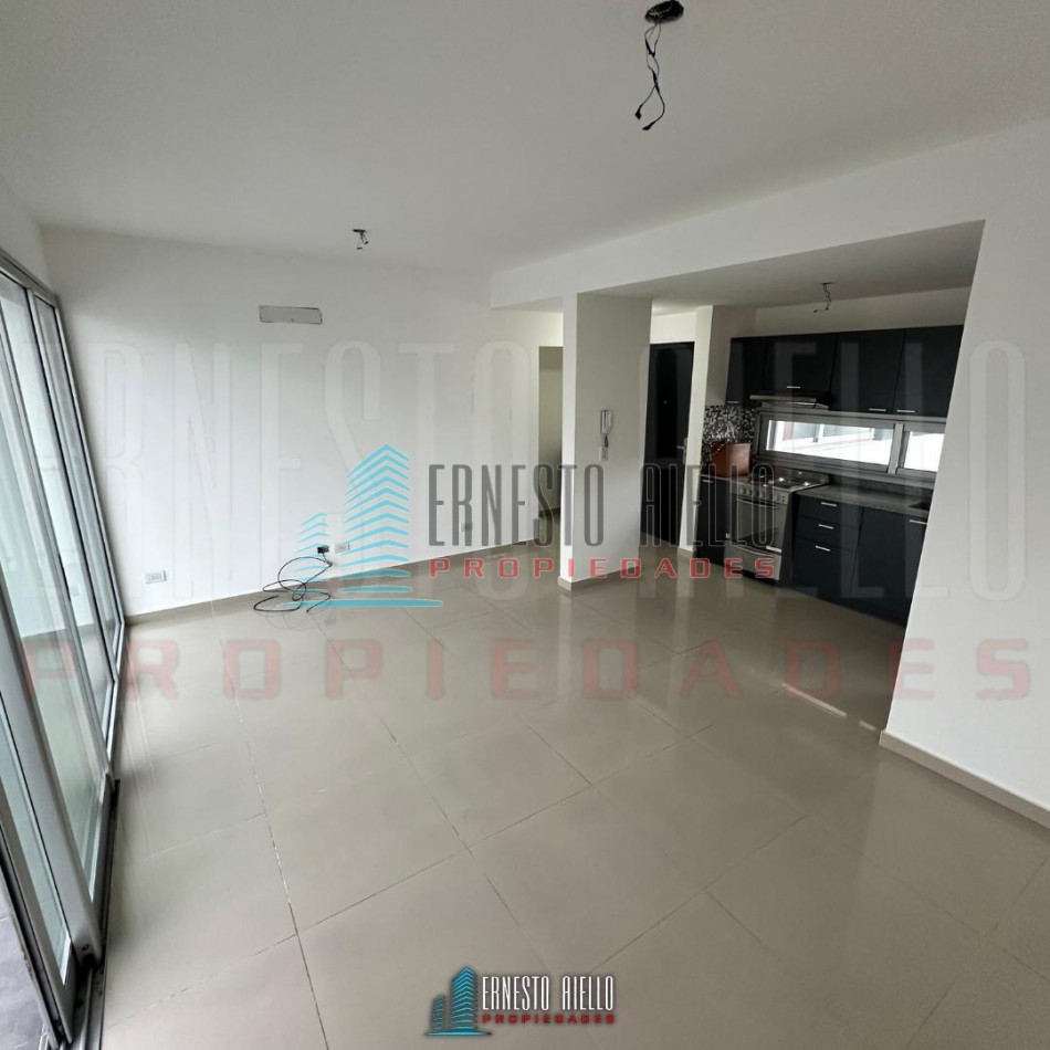 VENTA HERMOSO DEPARTAMENTO 2 AMBIENTES CON COCHERA EN QUILMES CENTRO