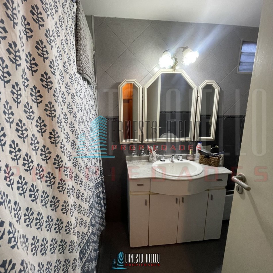 A. CASA DE 4 AMBIENTES CON QUINCHO, PATIO Y DOS DEPTOS DE 2 AMBIENTES EN EL MISMO LOTE EN VENTA