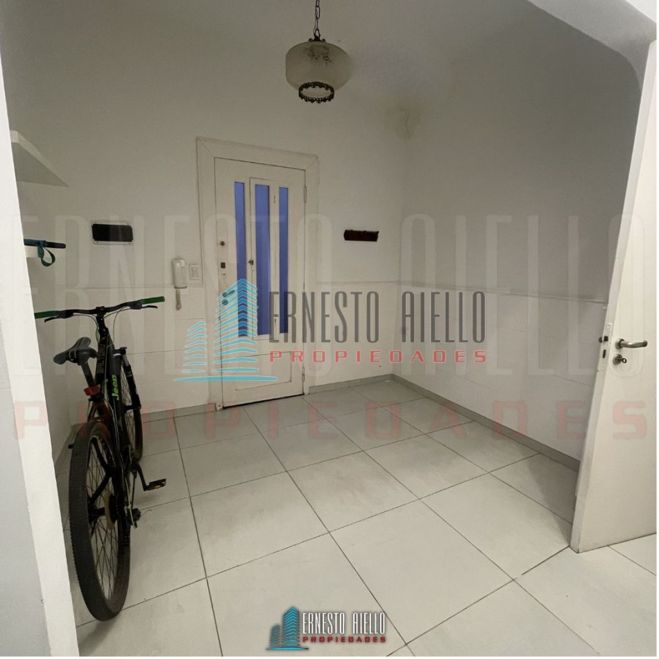 A. CASA DE 4 AMBIENTES CON QUINCHO, PATIO Y DOS DEPTOS DE 2 AMBIENTES EN EL MISMO LOTE EN VENTA