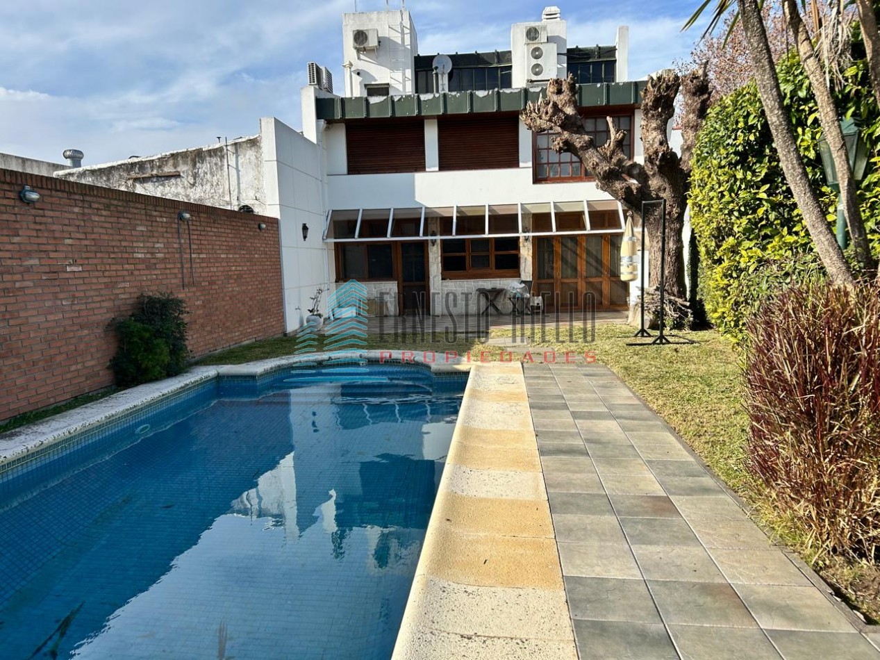ESPECTACULAR CASA 5 AMBIENTES CON PISCINA EN BERNAL