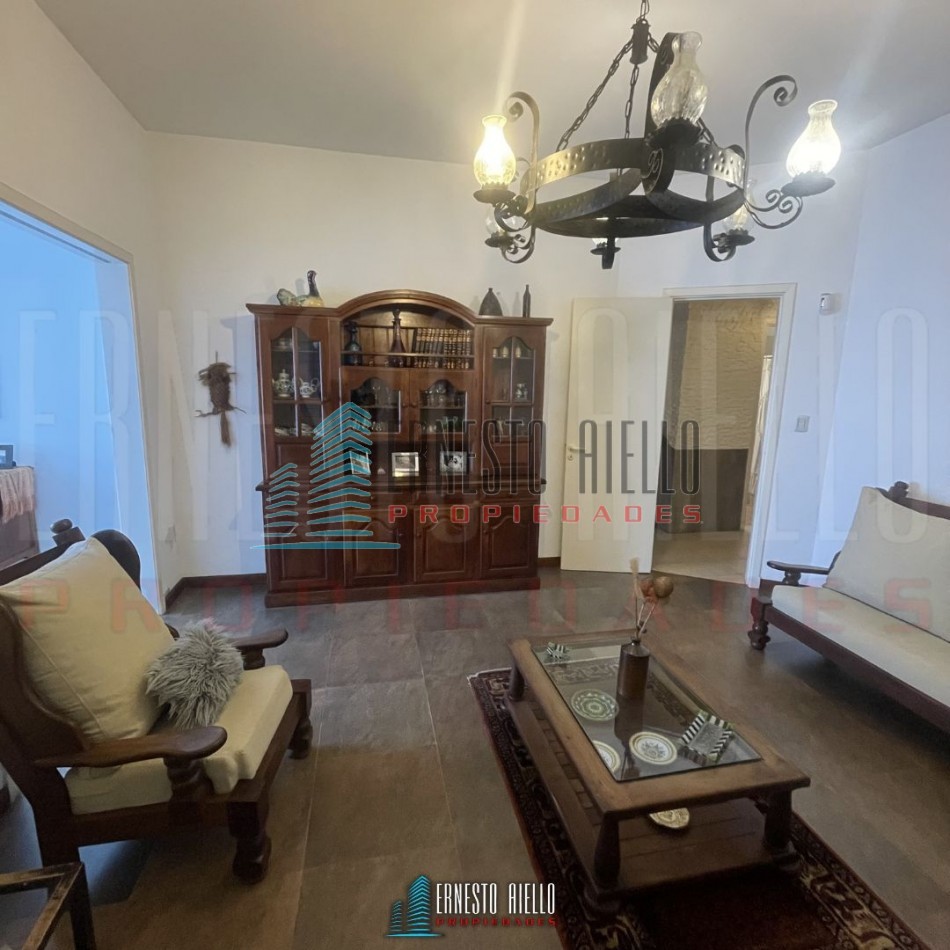 A. CASA DE 4 AMBIENTES CON QUINCHO, PATIO Y DOS DEPTOS DE 2 AMBIENTES EN EL MISMO LOTE EN VENTA