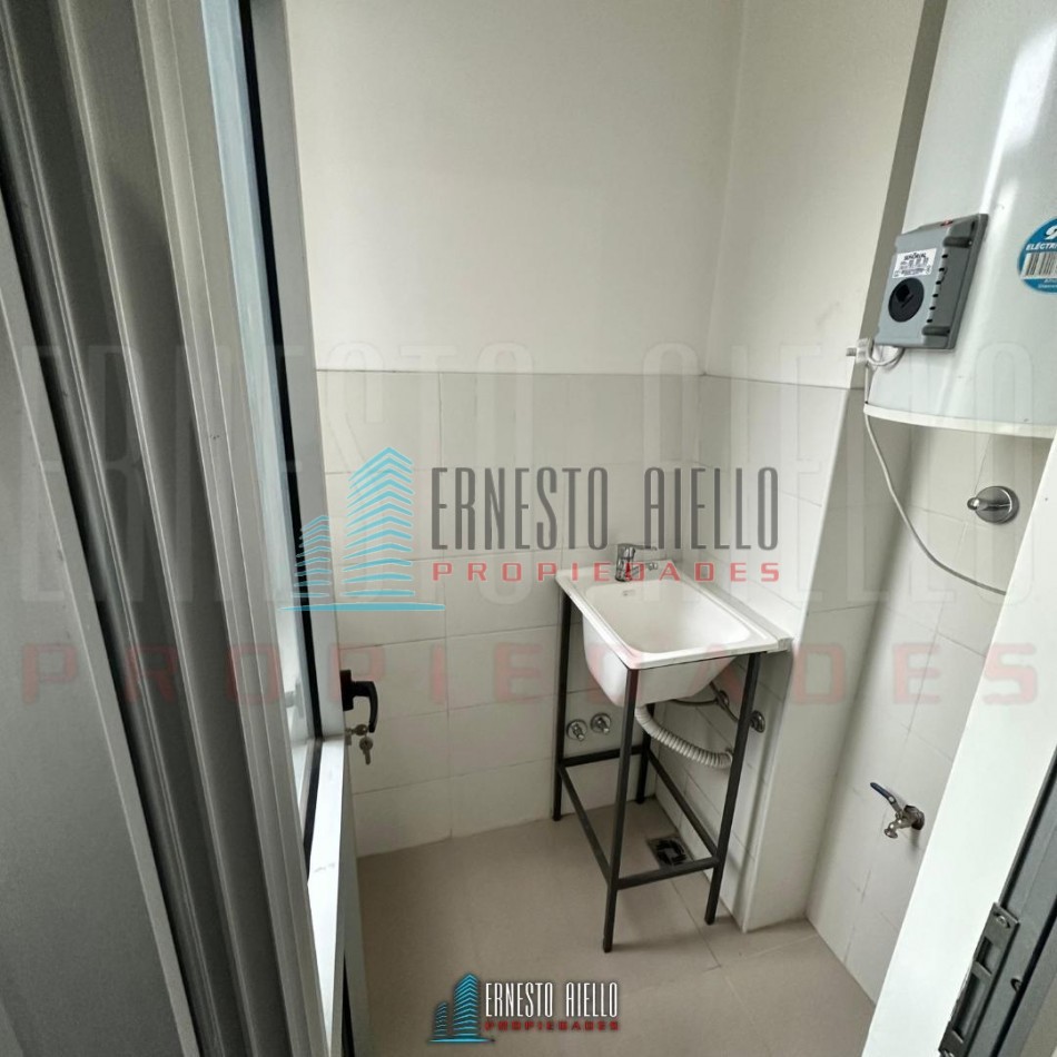 VENTA HERMOSO DEPARTAMENTO 2 AMBIENTES CON COCHERA EN QUILMES CENTRO