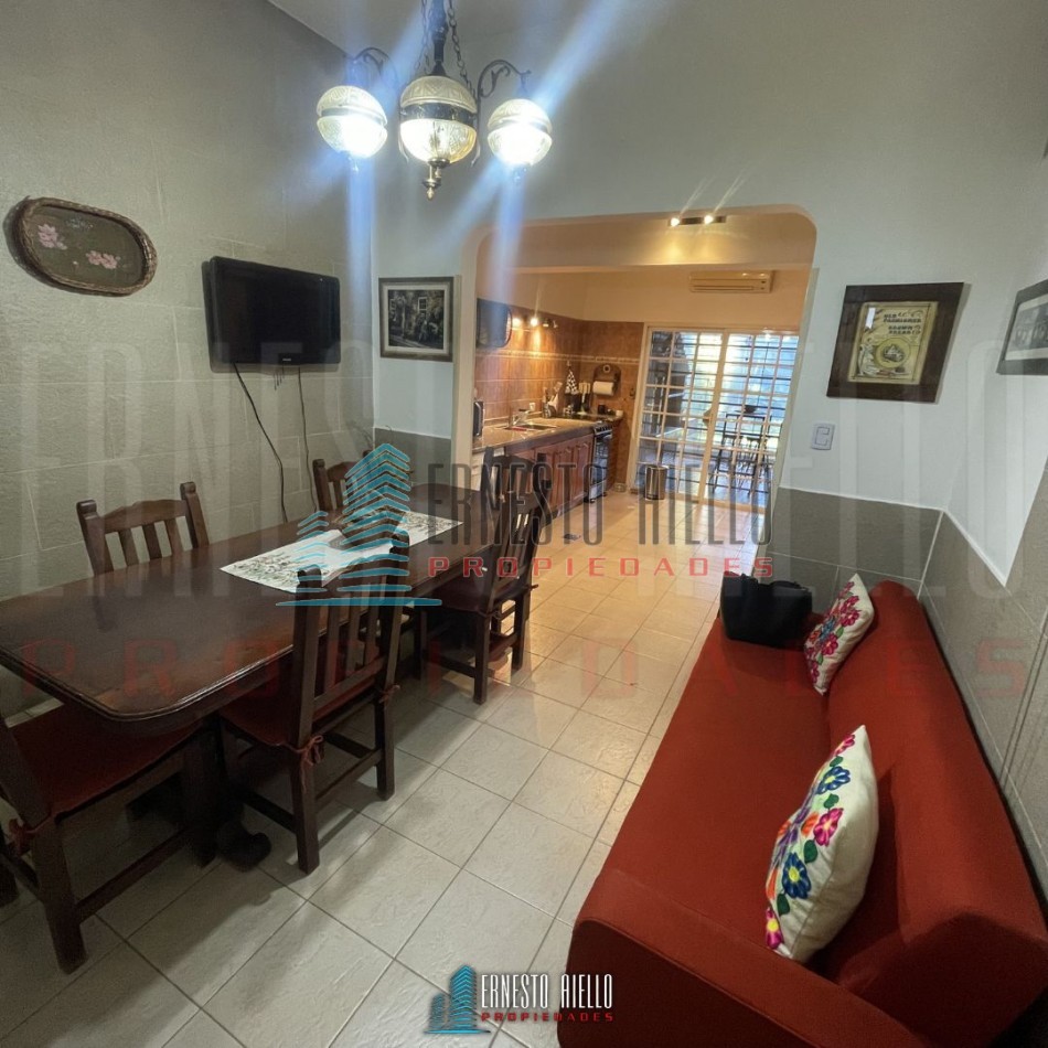 A. CASA DE 4 AMBIENTES CON QUINCHO, PATIO Y DOS DEPTOS DE 2 AMBIENTES EN EL MISMO LOTE EN VENTA