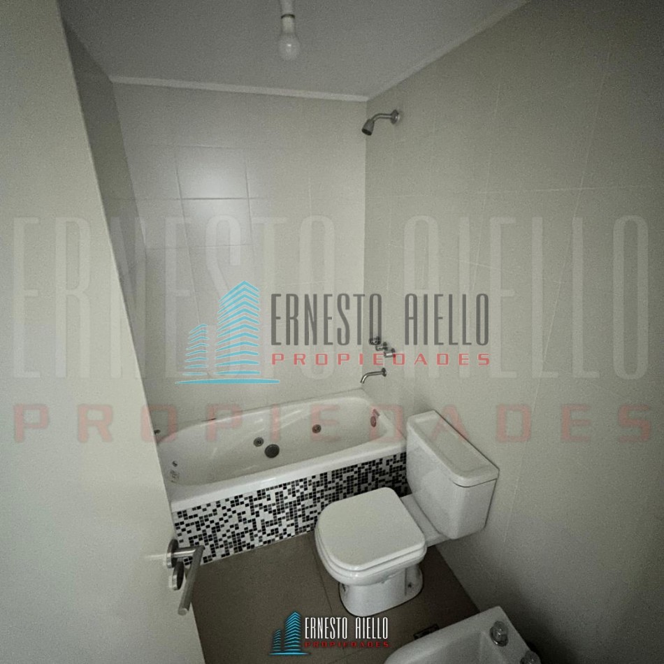 VENTA HERMOSO DEPARTAMENTO 2 AMBIENTES CON COCHERA EN QUILMES CENTRO