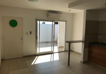 ALQUILER DEPTO 2 AMBIENTES EN PRIMER PISO POR ESCALERA, QUILMES OESTE.