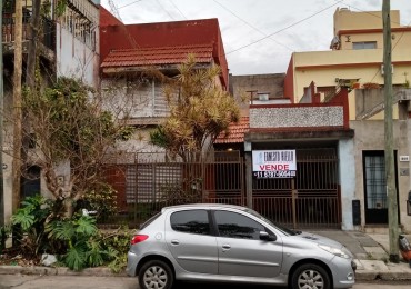 VENTA CASA 3 AMBIENTES CON COCHERA EN DESTACABLE ZONA DE SARANDI. A 350 MTS DE AV MITRE.