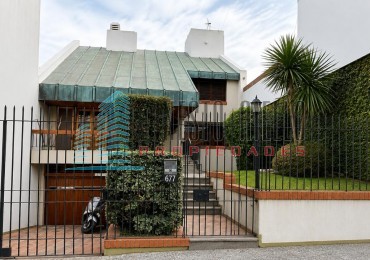 ESPECTACULAR CASA 5 AMBIENTES CON PISCINA EN BERNAL