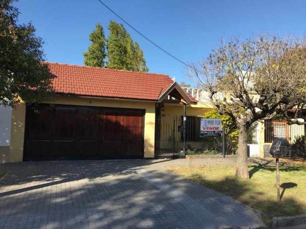 VENTA PRECIOSA CASA DE 4 AMBIENTES. QUILMES OESTE