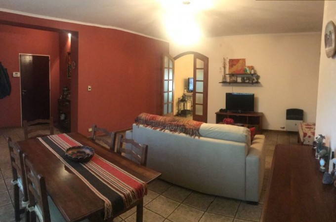 VENTA PRECIOSA CASA DE 4 AMBIENTES. QUILMES OESTE