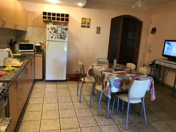 VENTA PRECIOSA CASA DE 4 AMBIENTES. QUILMES OESTE