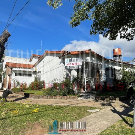 VENTA CASA 3 AMB C/ COCHERA Y PATIO SOBRE 12 DE OCT. QUILMES O.