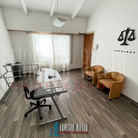 VENTA CASA 3 AMB C/ COCHERA Y PATIO SOBRE 12 DE OCT. QUILMES O.