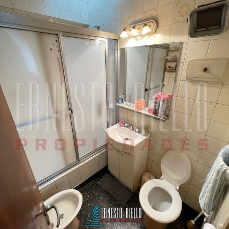 VENTA CASA 3 AMB C/ COCHERA Y PATIO SOBRE 12 DE OCT. QUILMES O.