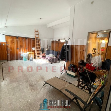 VENTA CASA 3 AMB C/ COCHERA Y PATIO SOBRE 12 DE OCT. QUILMES O.