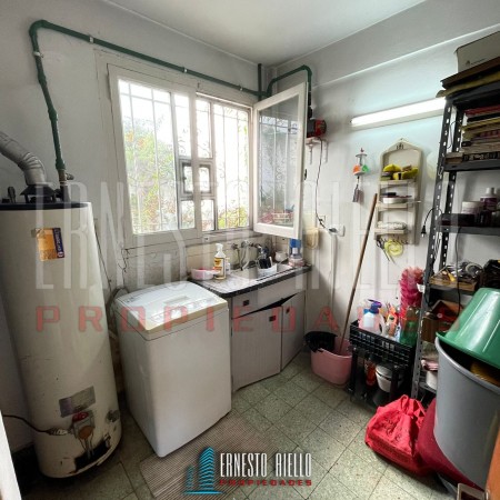 VENTA CASA 3 AMB C/ COCHERA Y PATIO SOBRE 12 DE OCT. QUILMES O.