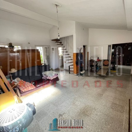 VENTA CASA 3 AMB C/ COCHERA Y PATIO SOBRE 12 DE OCT. QUILMES O.