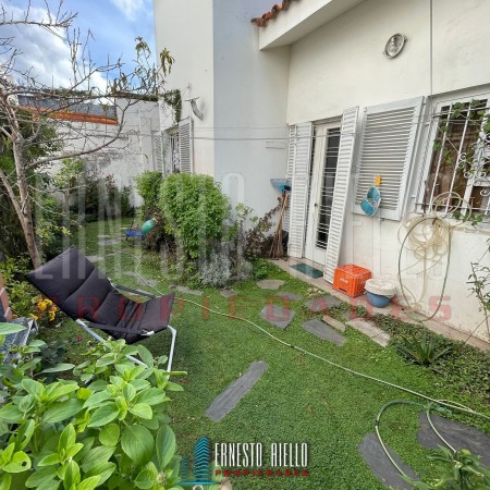 VENTA CASA 3 AMB C/ COCHERA Y PATIO SOBRE 12 DE OCT. QUILMES O.