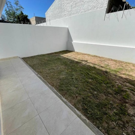 VENTA DPTO. 2 AMBIENTES CON PATIO A ESTRENAR!! QUILMES OESTE!!